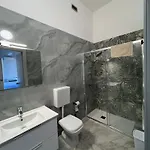 Gasthuis The Rock House Con Bagno Privato Self Check-in Piacenza