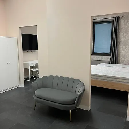 The Rock House Con Bagno Privato Self Check-in بيت ضيافة 3*