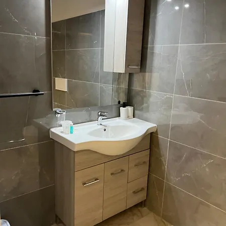 The Rock House Con Bagno Privato Self Check-in 招待所 皮亚琴察