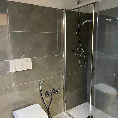 The Rock House Con Bagno Privato Self Check-in 招待所