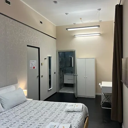 The Rock House Affittacamere Con Bagno Privato * Piacenza