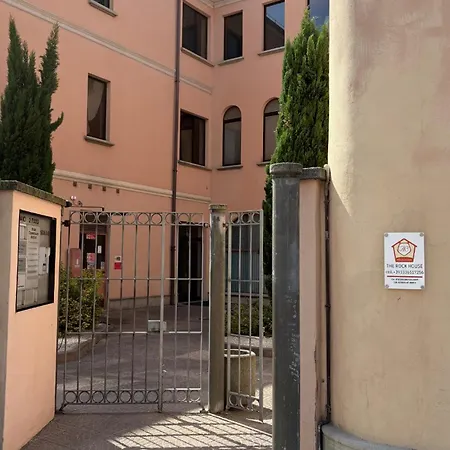 The Rock House Con Bagno Privato Self Check-in Guest house 3*