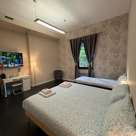 招待所 The Rock House Con Bagno Privato Self Check-in 皮亚琴察