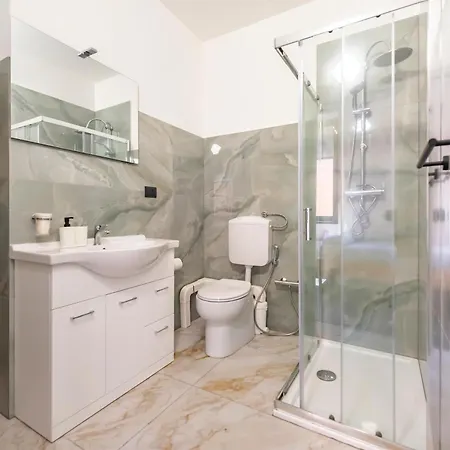The Rock House Con Bagno Privato Self Check-in 招待所 3*