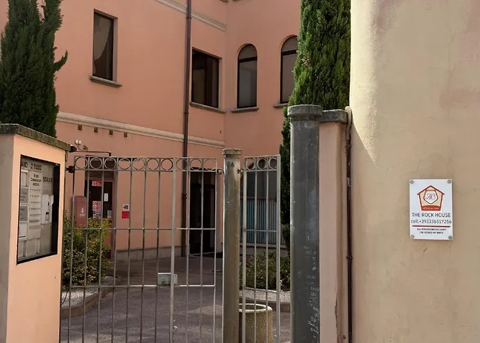 The Rock House Con Bagno Privato Self Check-in Πανσιόν 3*